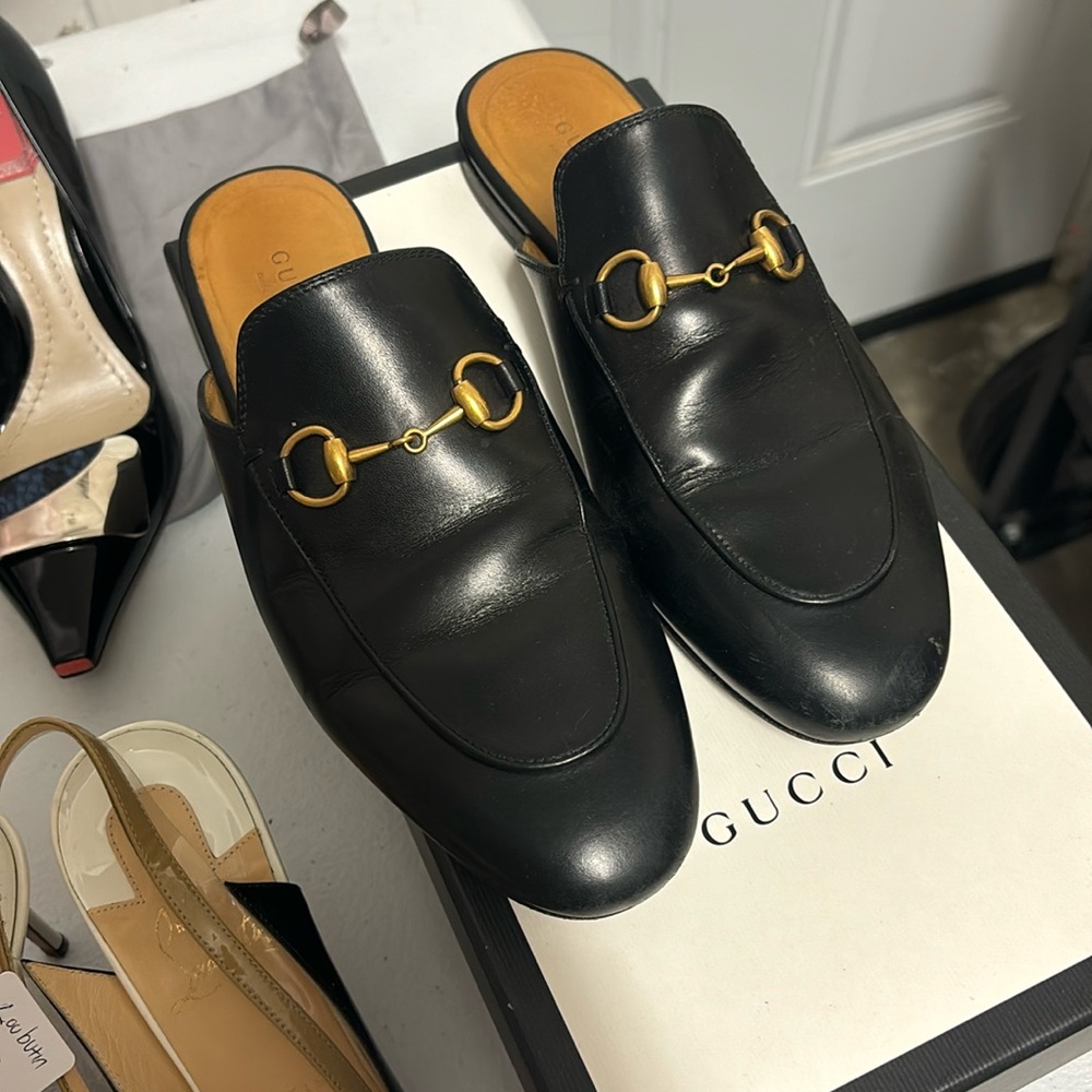 Gucci leather mules authentic and classic! Size 37